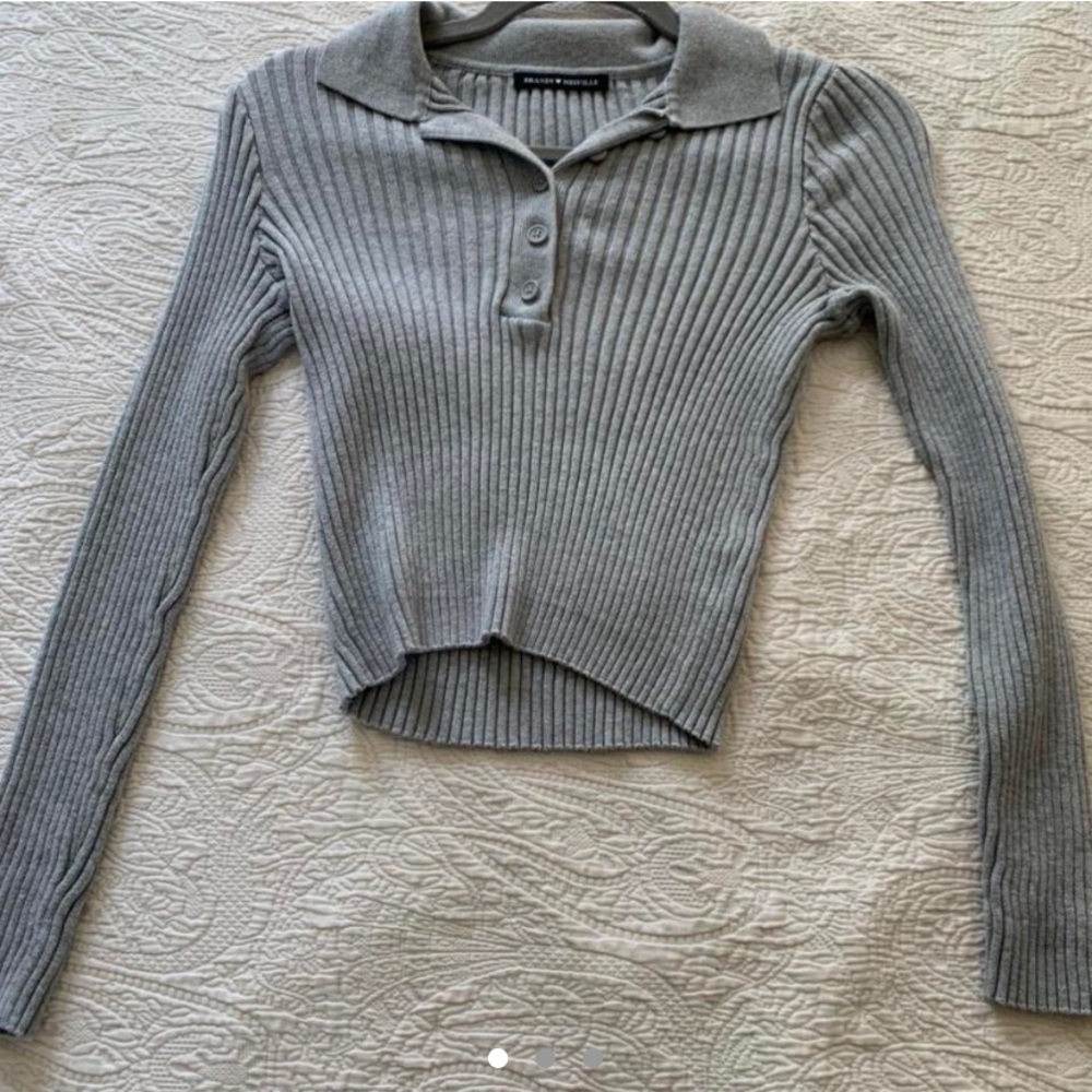 ❌ SOLD ❌ Cropped Brandy Melville Sweater